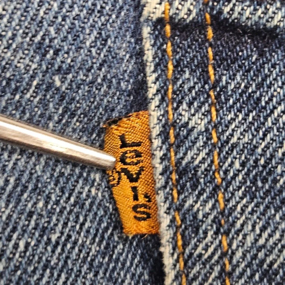 Vintage Levis 560 Jeans Orange Tab Mens 36x32 Blue Loose Fit Tapered Made in USA